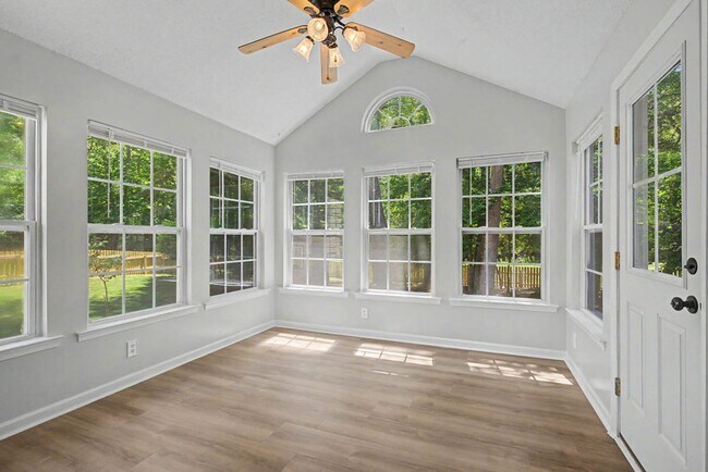 Building Photo - Longhill Station-September Rental