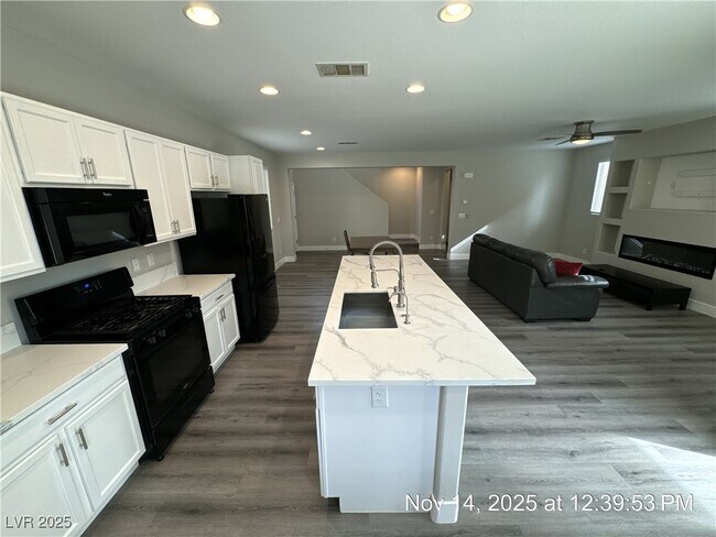 Building Photo - 7363 London Blue Ct