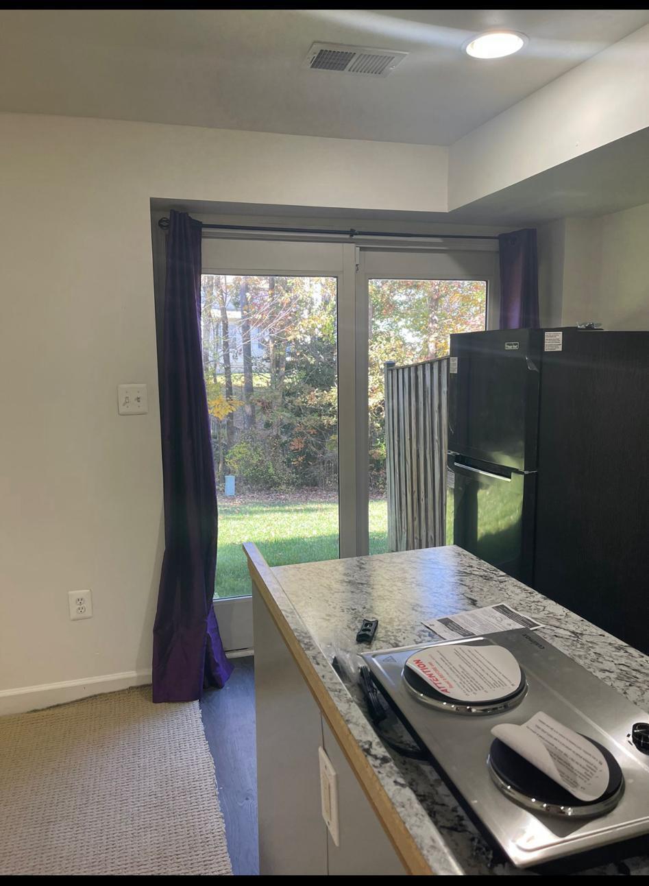 Building Photo - 100 Davidson St