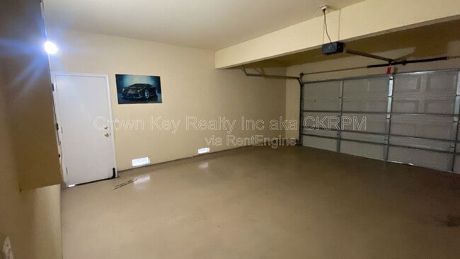 Building Photo - 1367 Gwerder St