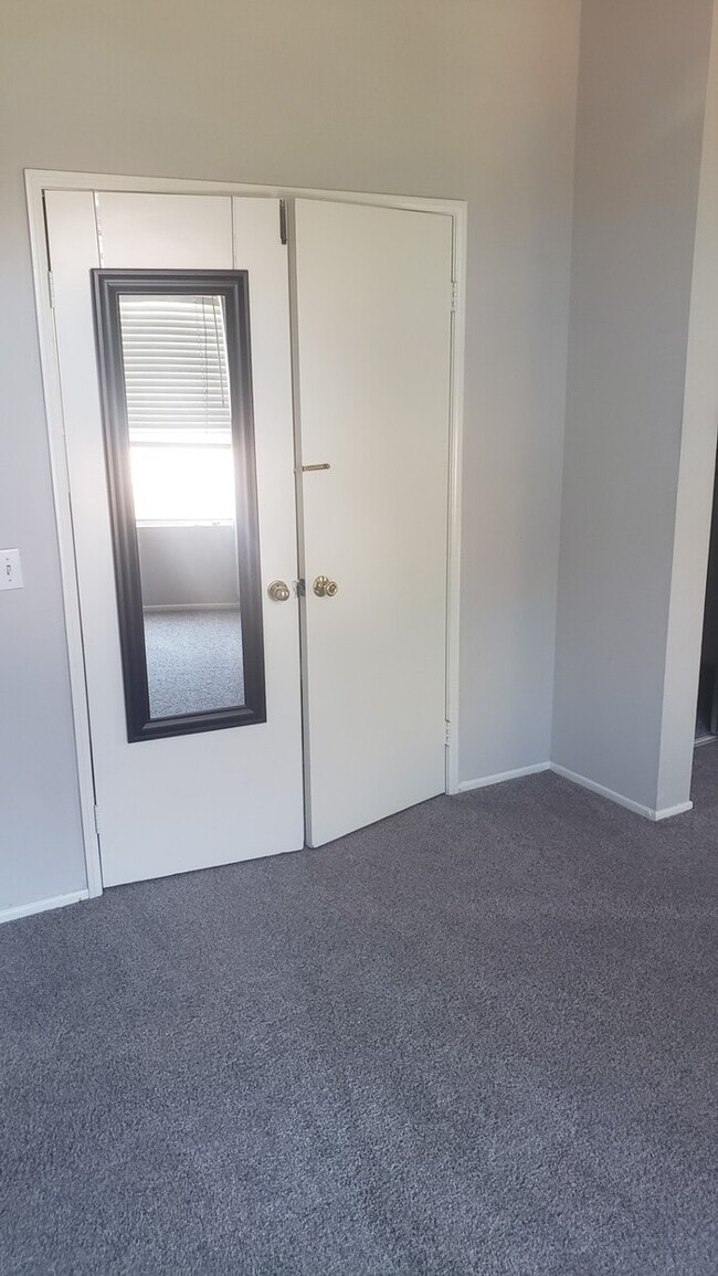 Building Photo - Welcome to this stunning 3-bedroom, 2.5-ba...