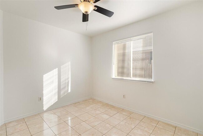 Building Photo - 13216 Bennington Ln