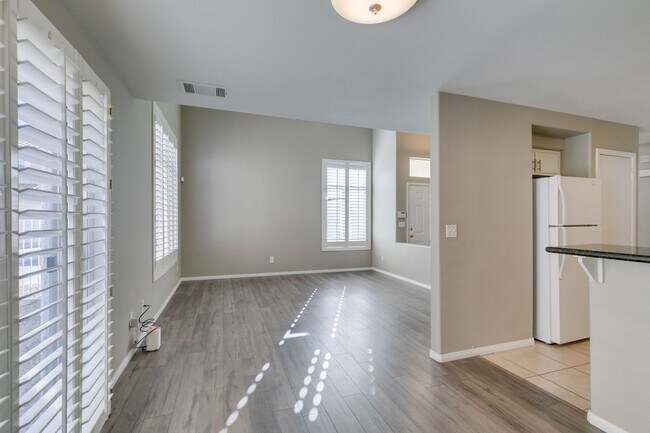 Building Photo - GORGEOUS HOME WITH TONS OF UPGRADES*GATED COMMUNITY WITH A COMMUNITY POOL*