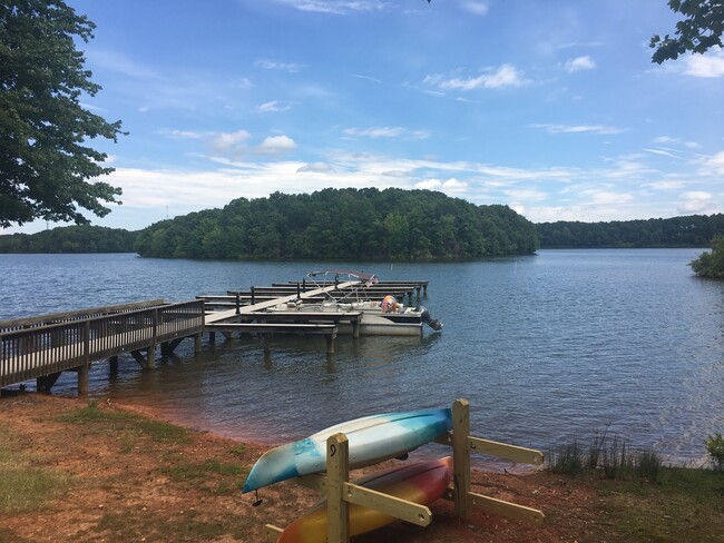 Building Photo - Davidson Condo With Lake Access