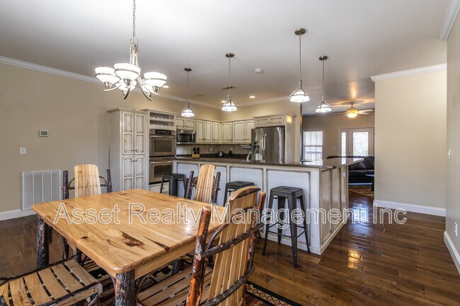 Building Photo - 306 White Cap Ln