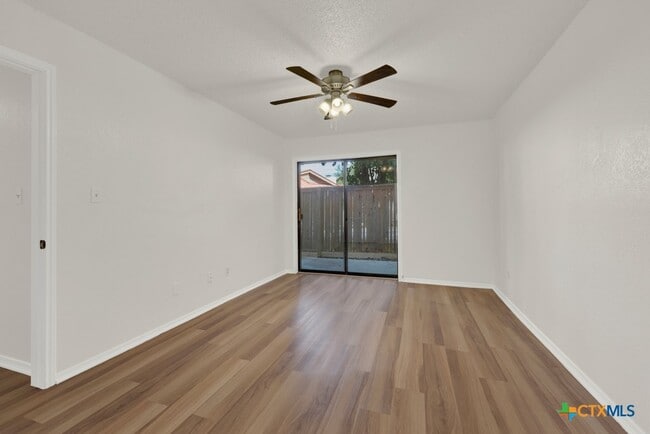 Building Photo - 1202 Thorpe Ln