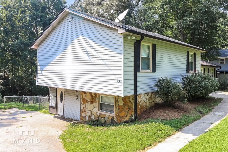 Building Photo - 5243 Valleyview Dr