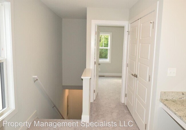 Building Photo - 3 br, 3 bath House - 2727 Rainbow Circle