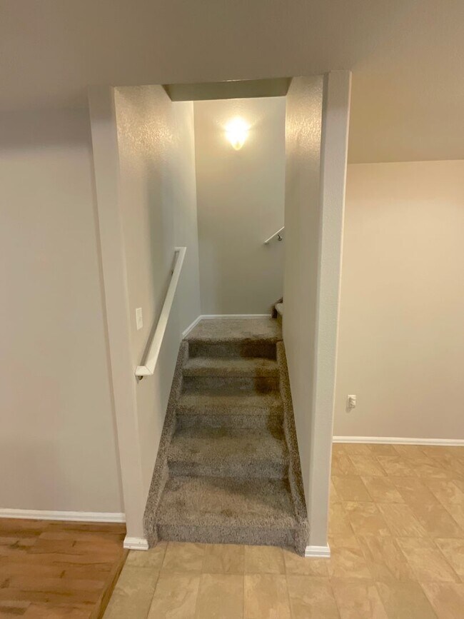 Building Photo - 3 Bedroom Townhome Available Near Barnes Rd & Peterson Rd!