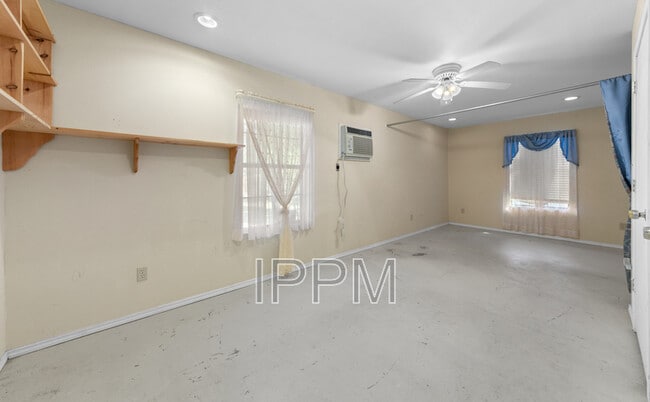 Building Photo - 1105 Colt