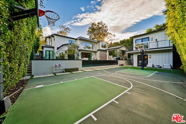 Building Photo - 15645 Woodvale Rd