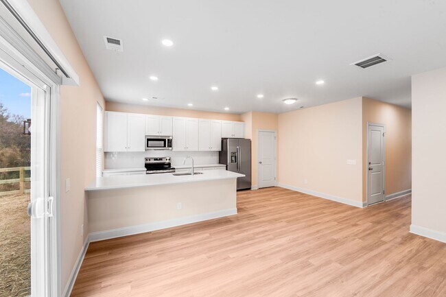 Building Photo - 645 Brookwood St