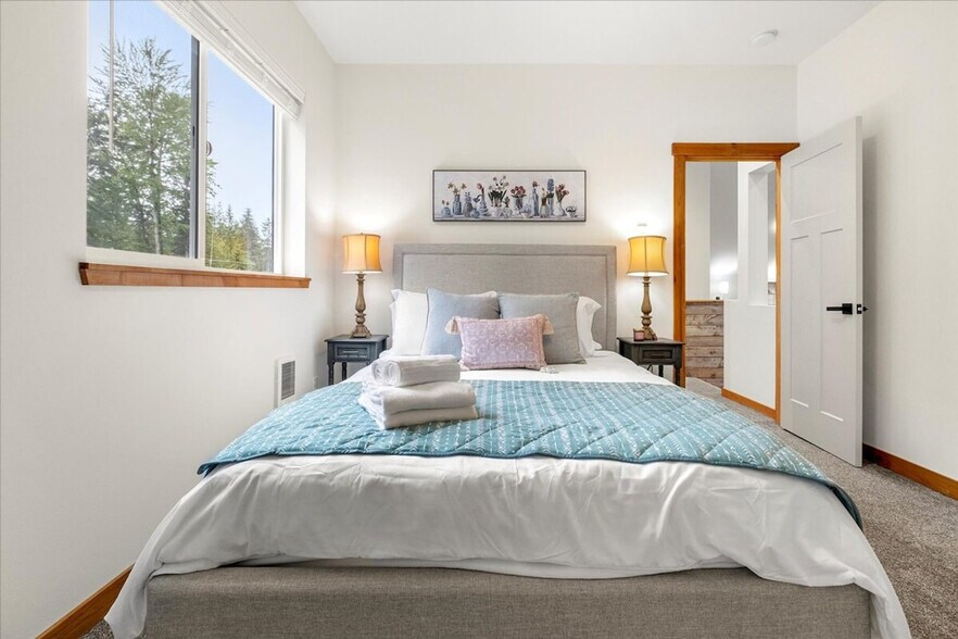 Building Photo - 308 Paradise Dr