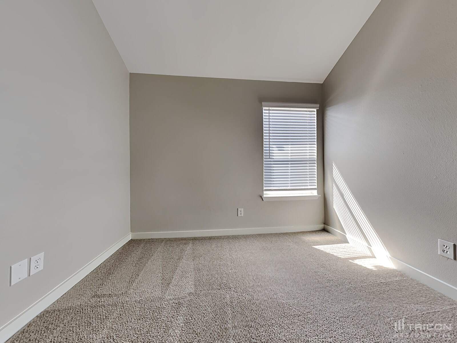 Building Photo - 200 Oaklawn Dr