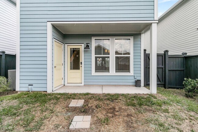 Building Photo - Charming Charleston Home in the Heart of M...