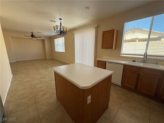 Building Photo - 9950 Shadow Grove Ave