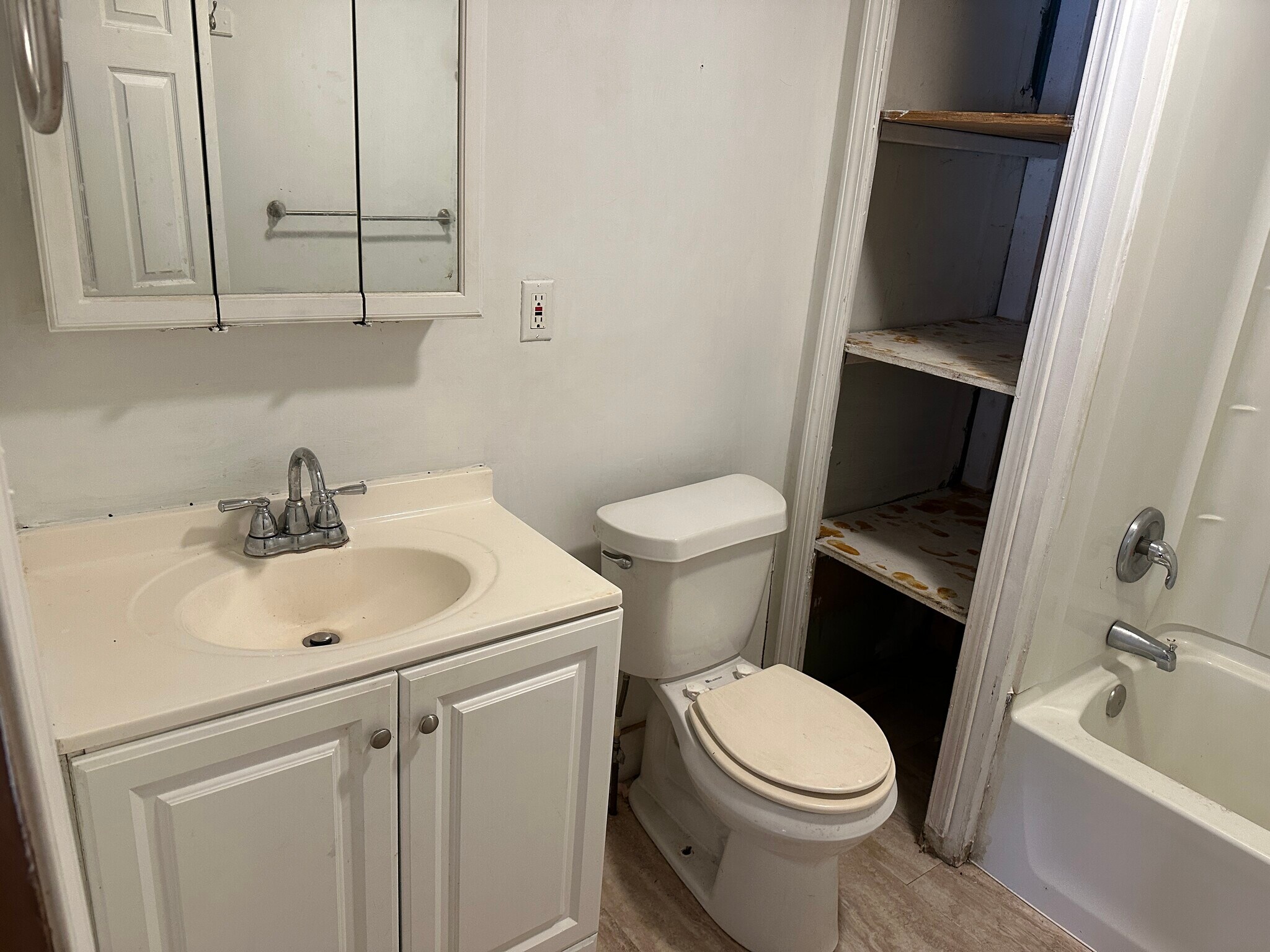 Building Photo - 1366 E 45th St