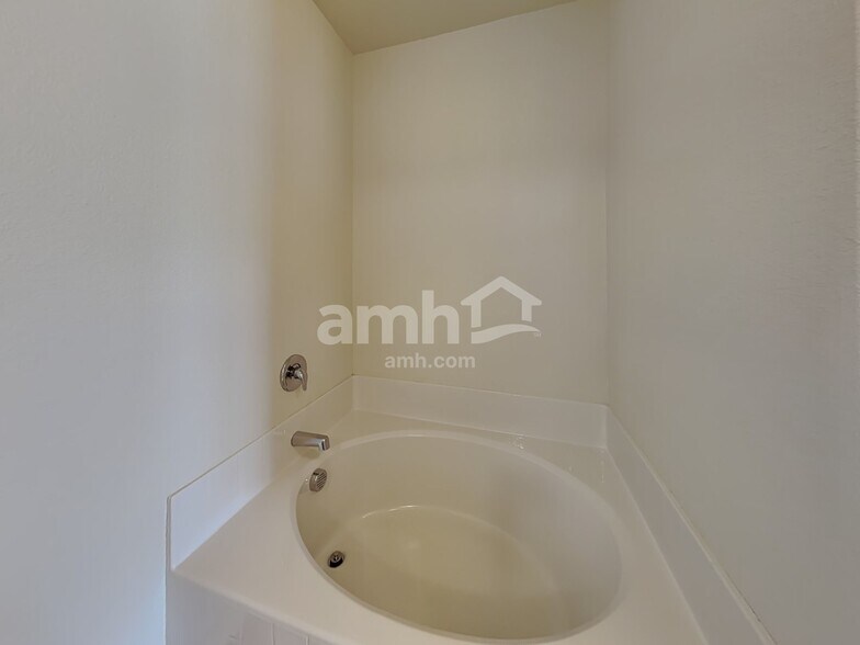 Building Photo - 9055 Lone Cypress Dr