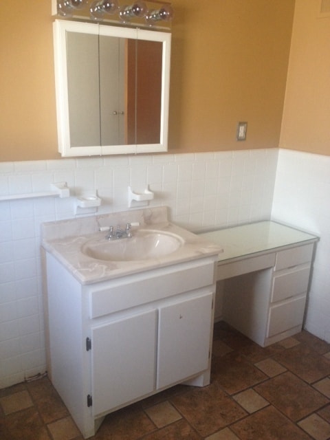 Building Photo - CLASSIC HOME CORNER LOT HARDWOOD FLOORS