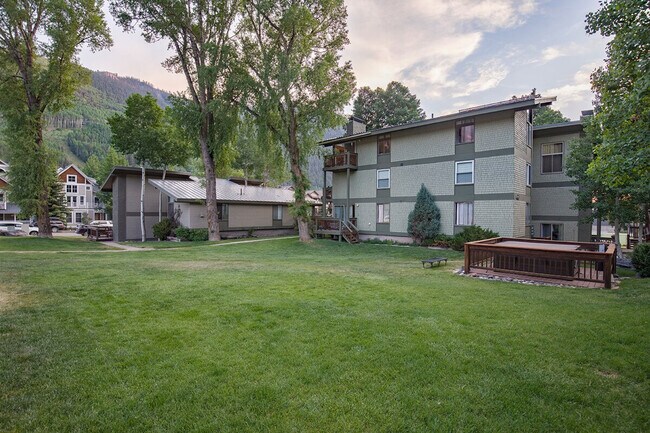 Building Photo - 709 W Galena Ave