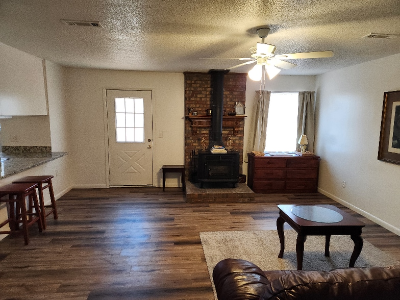 Building Photo - 301 Hidden Glen Way