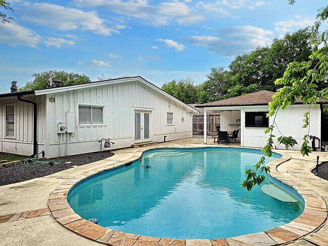 Building Photo - 4414 Gardendale Dr