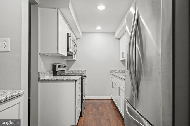 Building Photo - Welcome to Jackson Oak! This stunning 3-level townhome is now available for rent and offers the p...