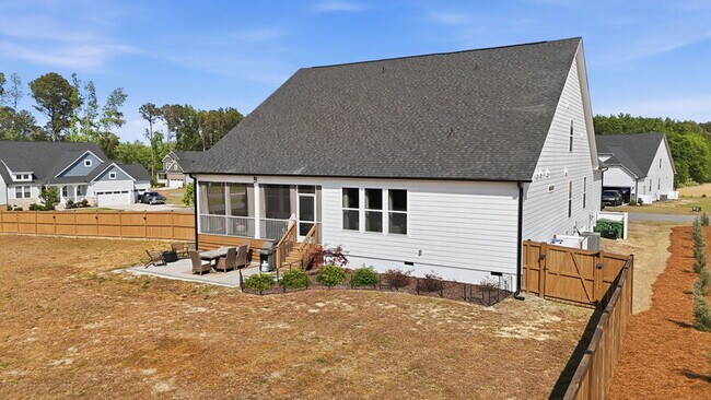 Building Photo - 192 Castle Pond Way
