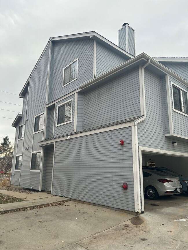 Building Photo - 2-Bedroom Condo for Rent in North Boulder