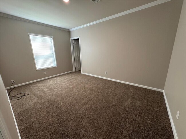 Building Photo - 685 Eileens Way