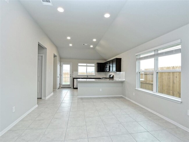 Building Photo - 210 Trailside Ln