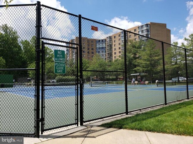 Building Photo - 3221 S Leisure World Blvd