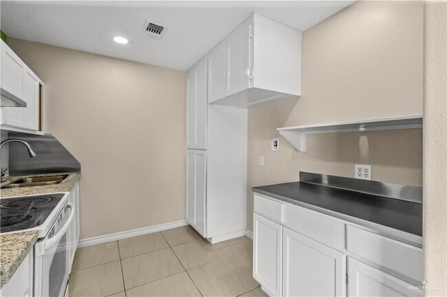 Building Photo - 312 E Mile 4 Rd