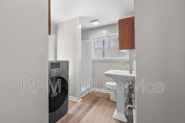 Building Photo - 325 54th Ave N