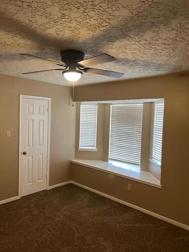 Building Photo - 13967 Dentwood Dr