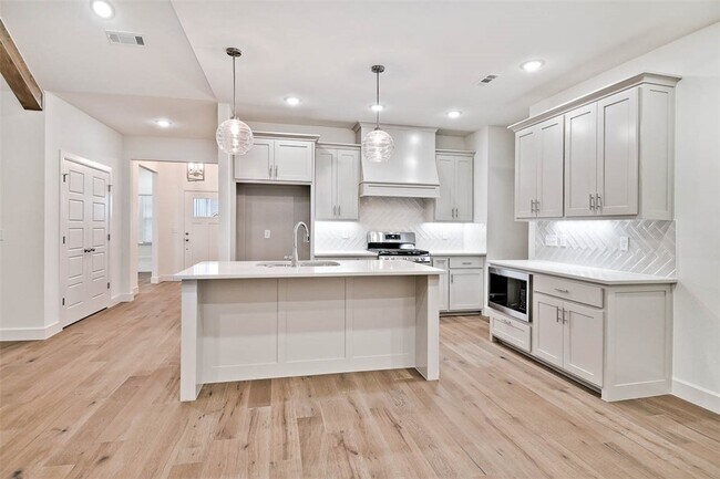 Building Photo - 30 Clevelys Ln