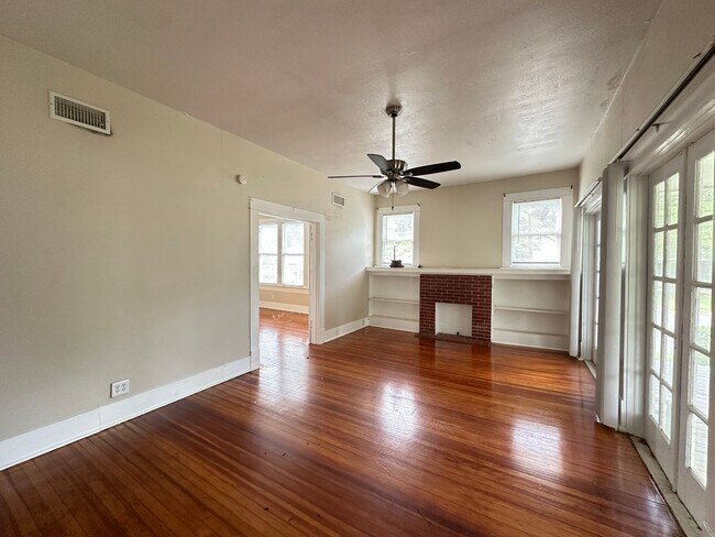 Building Photo - 457 Dalzell St