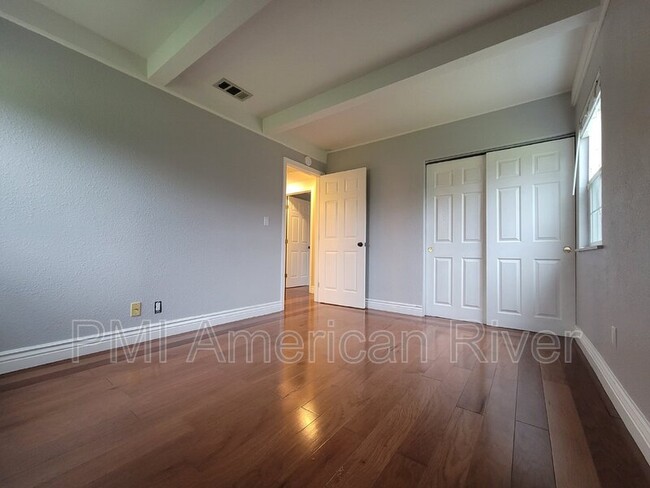 Building Photo - 5805 Dotmar Way