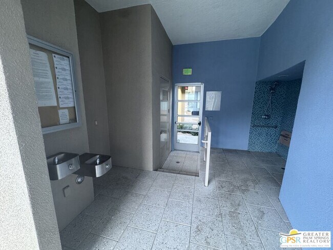 Building Photo - 810 E Palm Canyon Dr