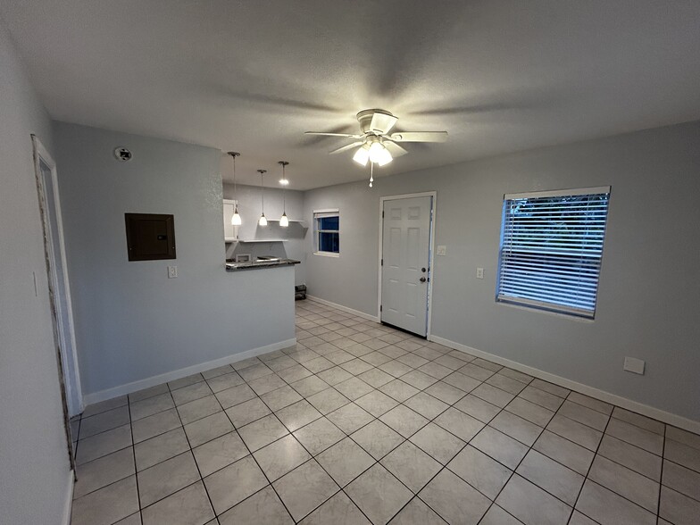 Building Photo - 14018 E Parsley Dr