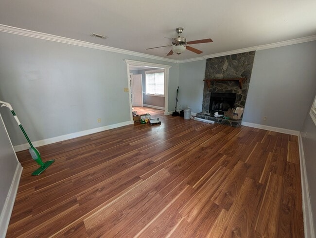 Building Photo - 741 Cherry Dr