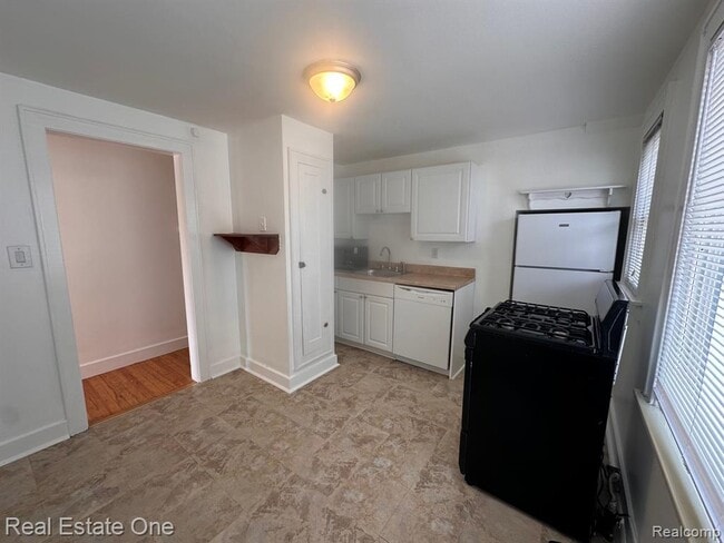 Building Photo - 122 W Houstonia Ave