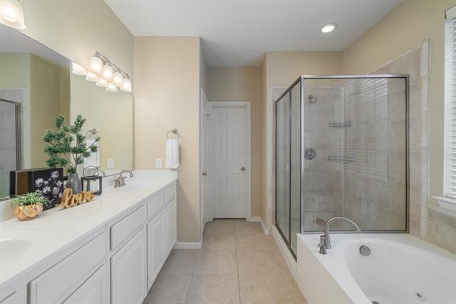 Building Photo - 2116 Chambers Dr