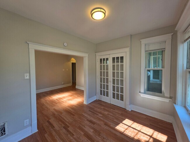 Building Photo - 4162 Shenandoah Ave