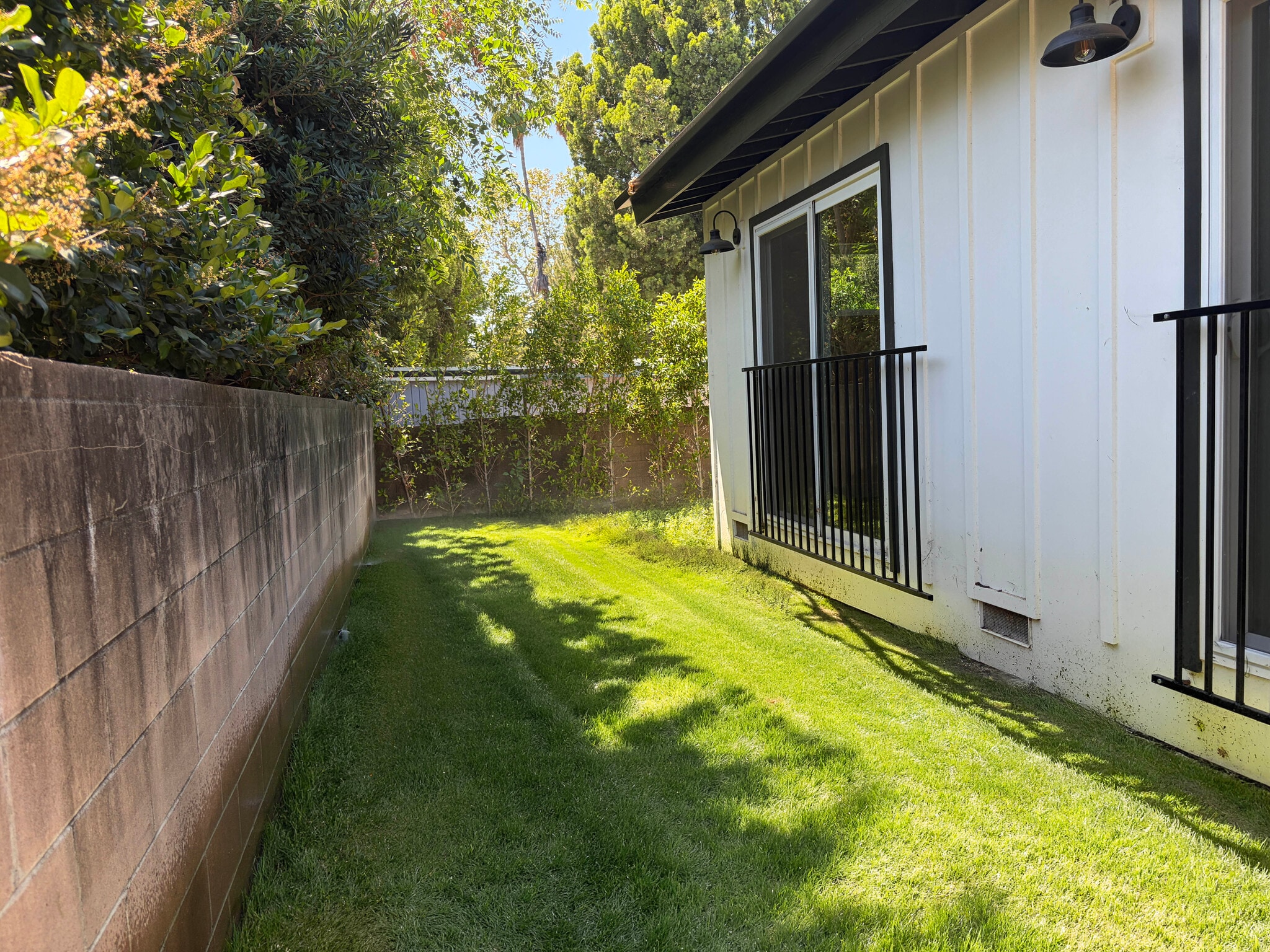 Wrap-around yard - 19334 Topham St