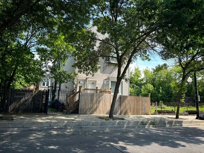 Primary Photo - 3904 W Armitage Ave