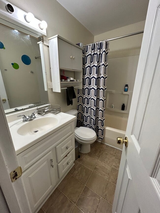 Building Photo - 4 Bedroom, 2.5 Bath Townhouse for Rent – $2,700/Month