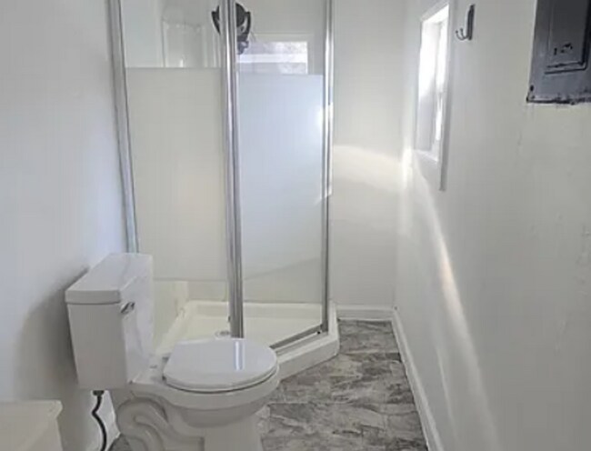 Building Photo - Cute 2 bedroom in East Springfield