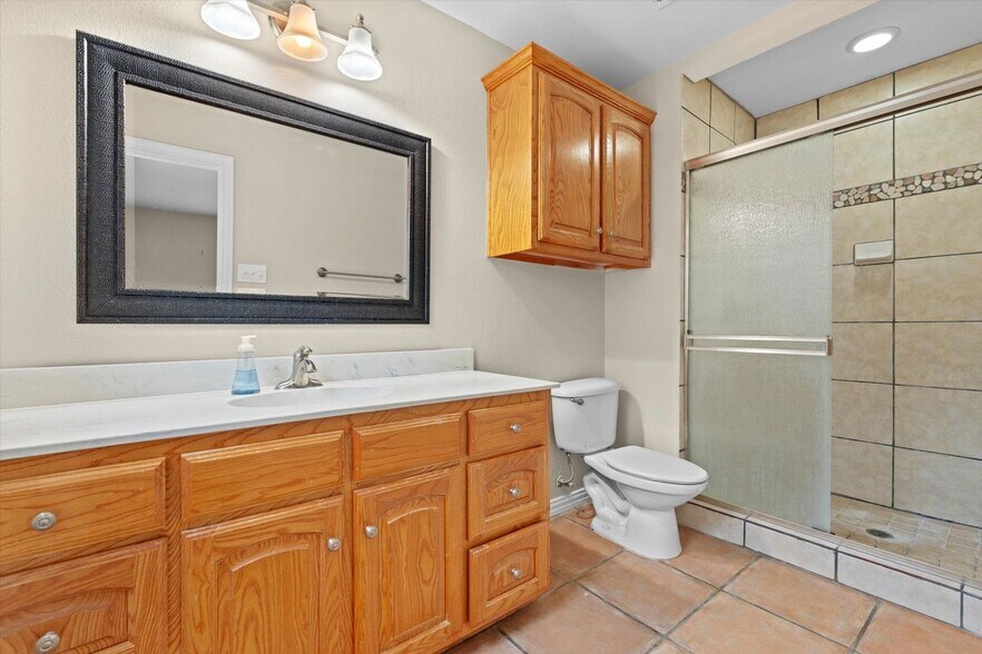 Building Photo - 839 Yellowstone Dr