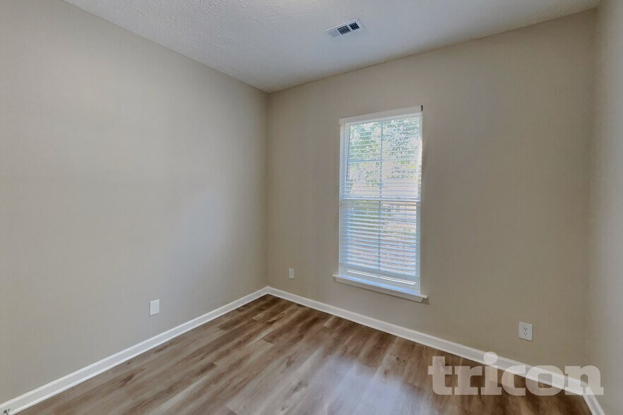 Building Photo - 407 Barking Dr
